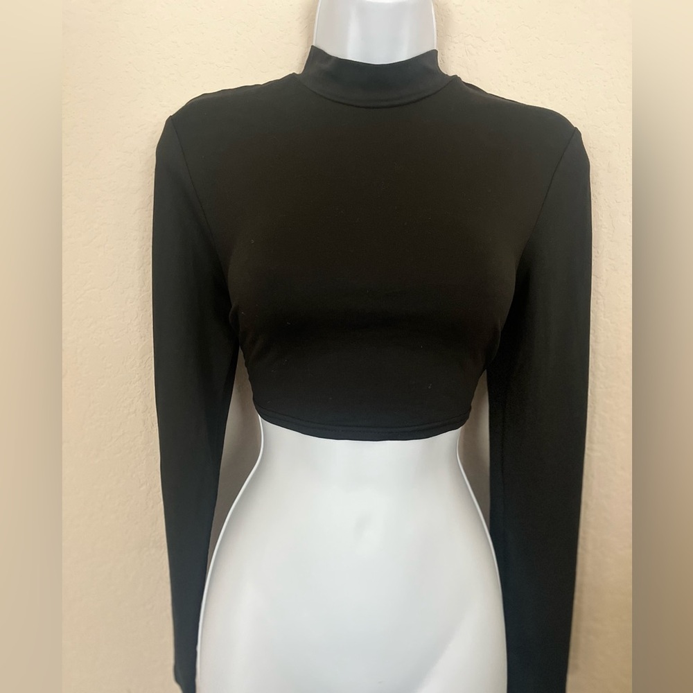 Black Long Sleeve Crop Top